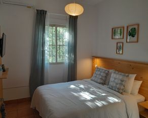 Kamer 8 bed vanuit deuropening___serialized1